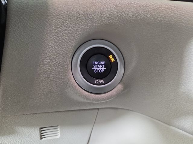 Used 2024 Chrysler Pacifica Touring-L FWD image 25