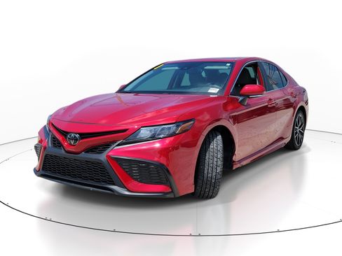 Used 2021 Toyota Camry SE FWD image 3
