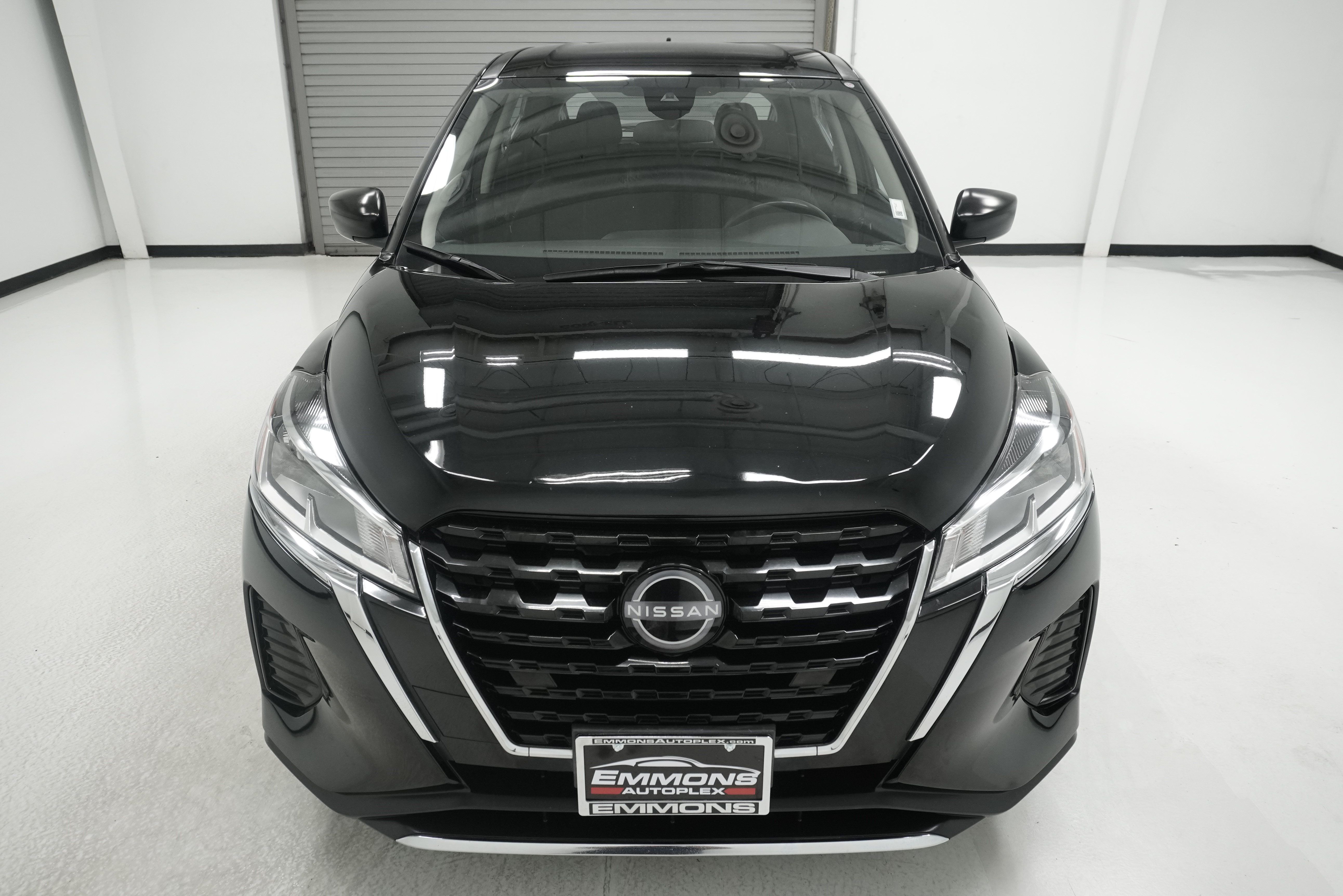Used 2023 Nissan Kicks S FWD image 2