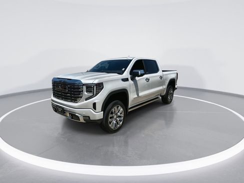 Used 2025 GMC Sierra 1500 Denali w/ Denali Reserve Package AWD/4WD image 4