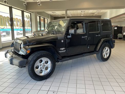 Used 2015 Jeep Wrangler Unlimited Sahara image 3