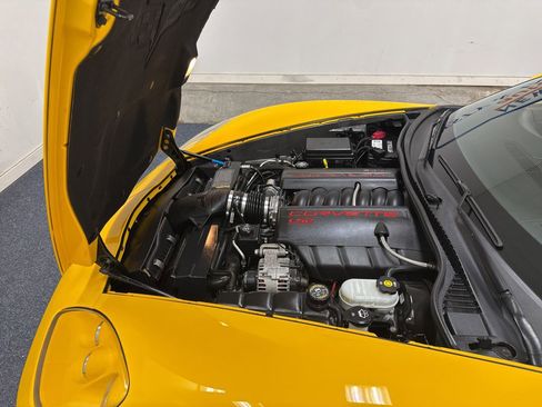 Used 2005 Chevrolet Corvette Convertible w/ Preferred Equipment Group RWD image 21