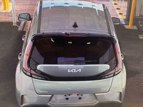 Used 2025 Kia Soul LX image 11
