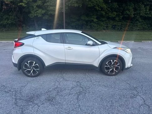 Used 2020 Toyota C-HR XLE FWD image 6