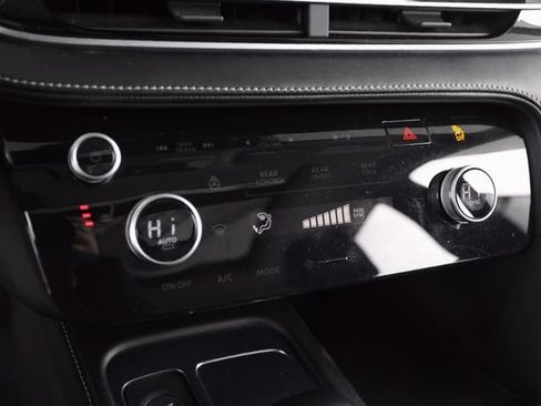 Used 2025 INFINITI QX60 Luxe AWD/4WD image 26