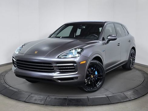 Used 2022 Porsche Cayenne Platinum Edition AWD/4WD image 1