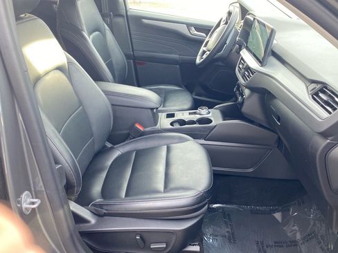 Used 2025 Ford Escape Platinum AWD/4WD image 25