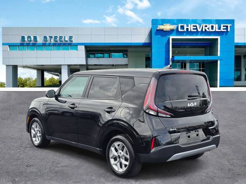Used 2024 Kia Soul LX w/ Option Group 015 FWD image 3