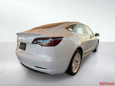Used 2019 Tesla Model 3 Standard Range RWD image 4