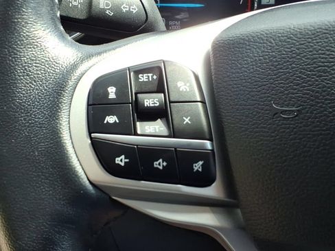 Used 2023 Ford Explorer XLT w/ Equipment Group 202A AWD/4WD image 29