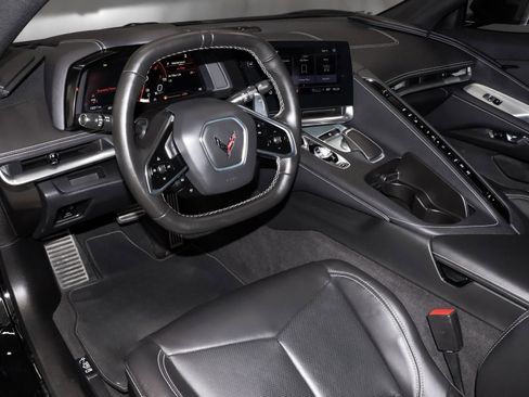 Used 2023 Chevrolet Corvette Stingray Coupe w/ Z51 Performance Package image 18