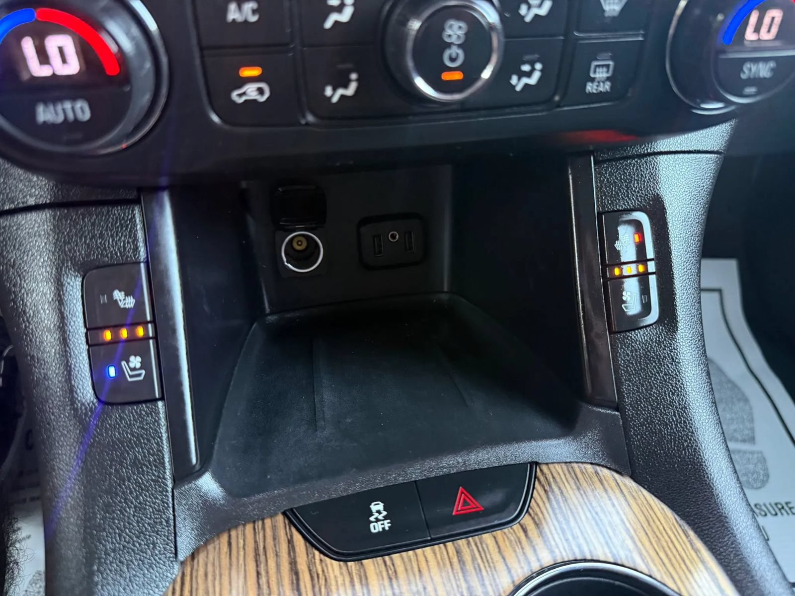 Used 2019 GMC Acadia Denali w/ Technology Package FWD image 34