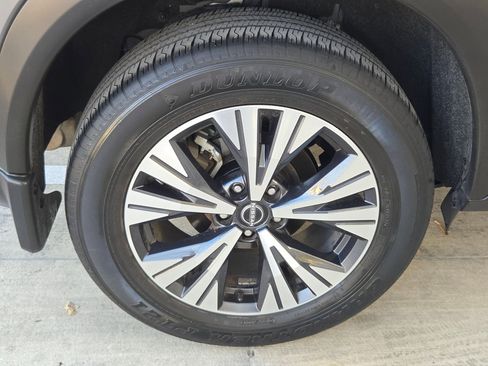 Used 2023 Nissan Rogue SV image 32