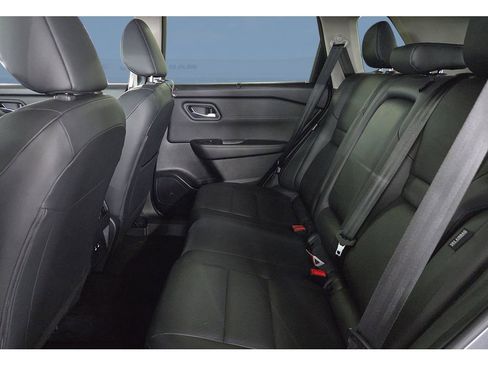 Used 2024 Nissan Rogue SV w/ SV Premium Package image 15