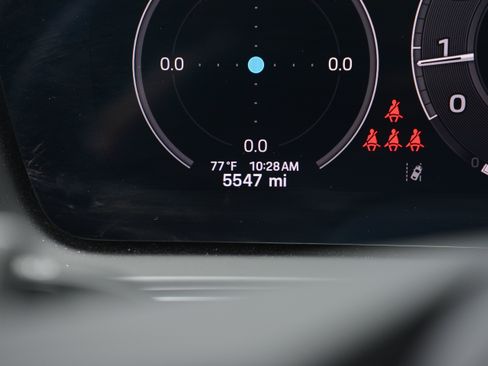 Certified 2025 Porsche Cayenne AWD/4WD image 17