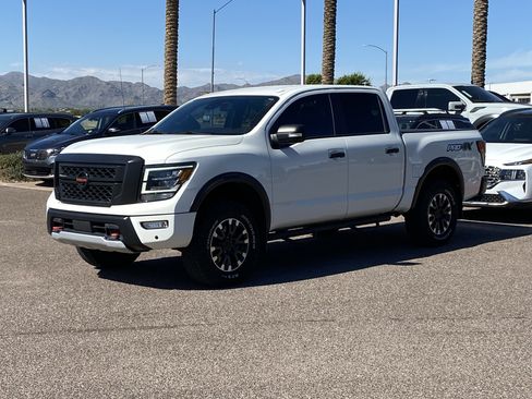 Used 2020 Nissan Titan PRO-4X w/ Pro-4x Convenience Package image 7