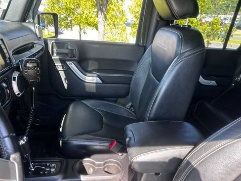 Used 2016 Jeep Wrangler Unlimited Rubicon AWD/4WD image 10