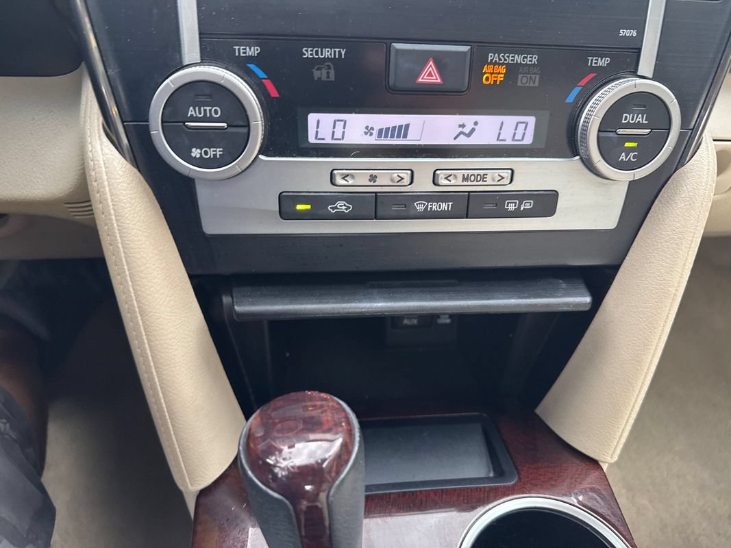 Used 2013 Toyota Camry XLE FWD image 30