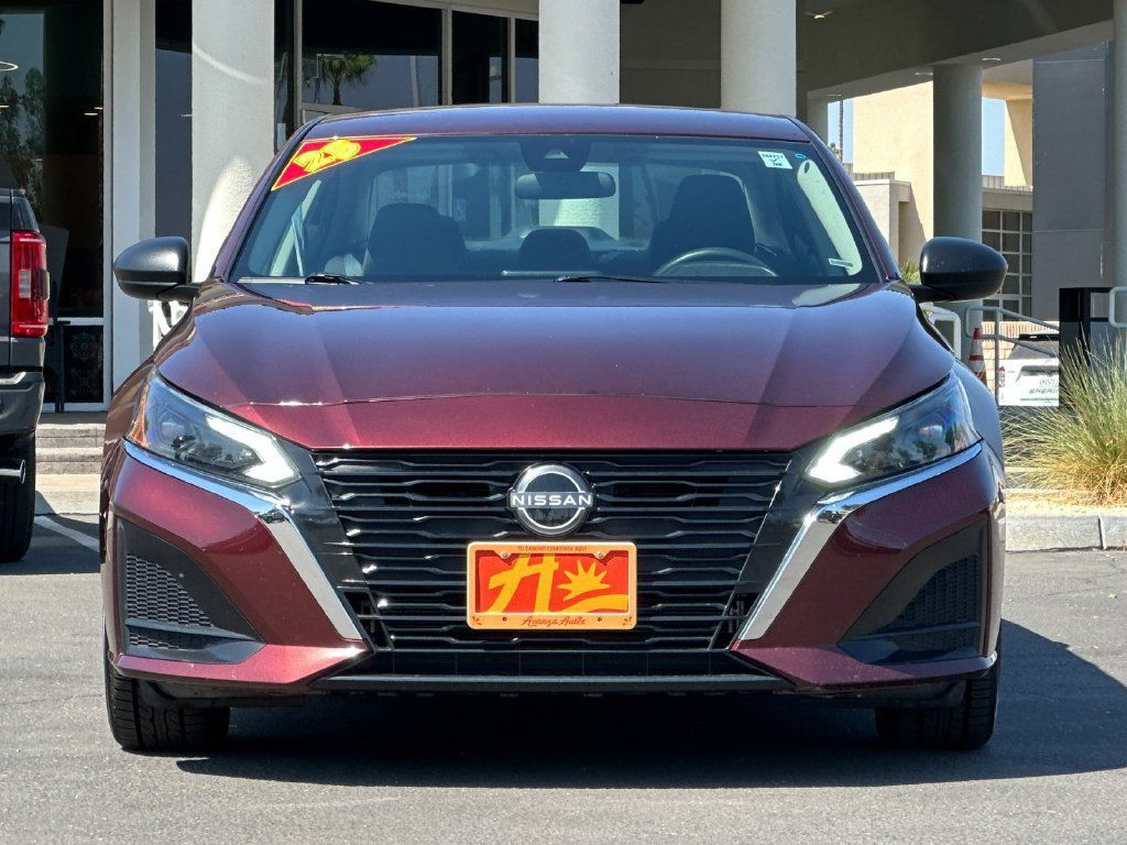 Used 2025 Nissan Altima 2.5 SV FWD image 8