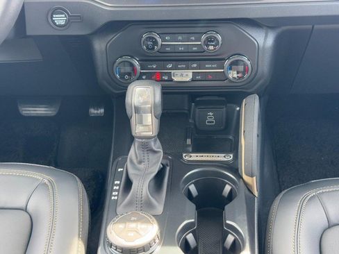 New 2026 Ford Bronco Badlands image 9