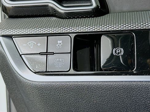 Used 2024 Kia Sportage LX image 17