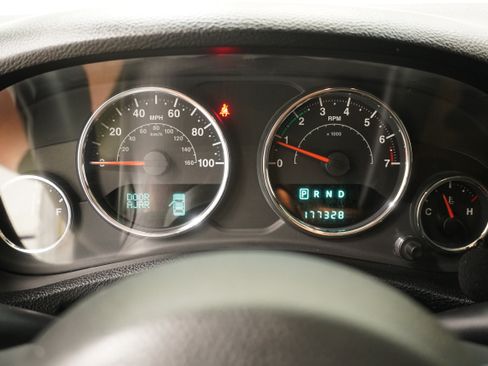 Used 2014 Jeep Wrangler Unlimited Sahara w/ Connectivity Group AWD/4WD image 18