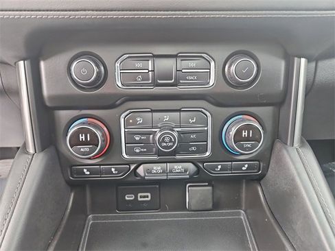 Used 2021 Chevrolet Suburban LT image 18