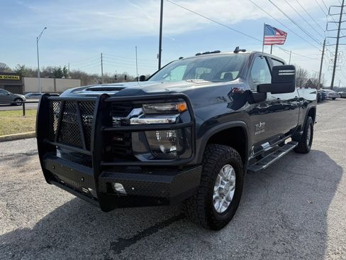 Used 2020 Chevrolet Silverado 2500 LT w/ Texas Edition image 8