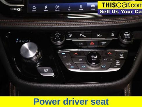 Used 2025 Chrysler Pacifica Pinnacle FWD image 23