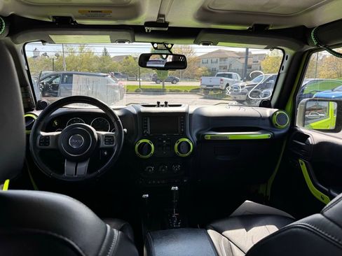 Used 2013 Jeep Wrangler Unlimited Sahara image 15