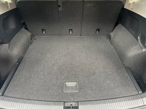 Used 2024 Volkswagen Tiguan SE image 20