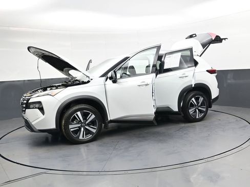 Used 2024 Nissan Rogue SL FWD image 52