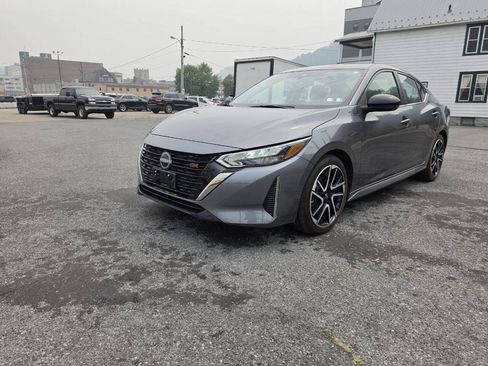 Used 2025 Nissan Sentra SR FWD image 4