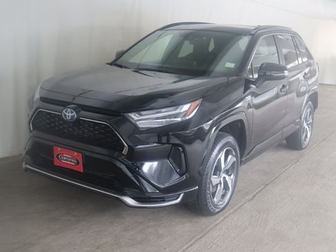 Used 2023 Toyota RAV4 SE w/ Weather & Moonroof Package image 17