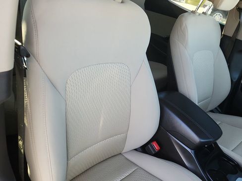 Used 2018 Hyundai Santa Fe Sport image 15