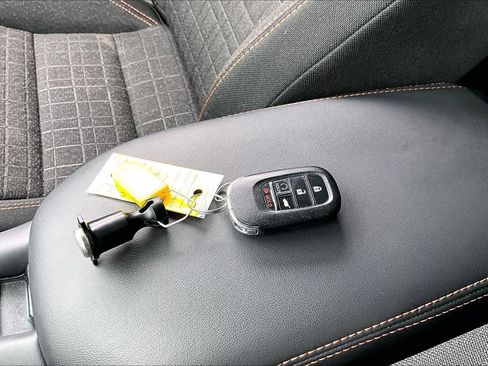 Used 2025 Honda HR-V Sport image 15