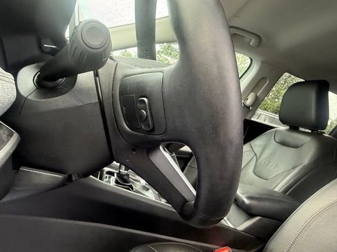 Certified 2022 Jeep Compass Latitude AWD/4WD image 17