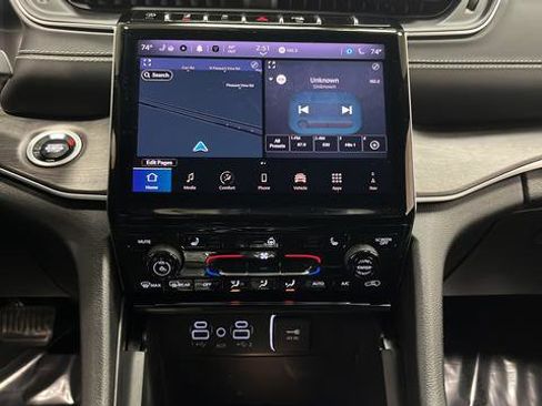 Used 2024 Jeep Grand Cherokee L Limited w/ Black Appearance Package image 15