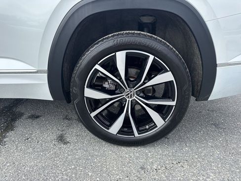Used 2024 Volkswagen Atlas SEL Premium R-Line image 34