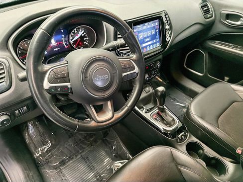 Used 2019 Jeep Compass Latitude FWD image 7