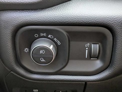 Used 2020 RAM 1500 Big Horn AWD/4WD image 24
