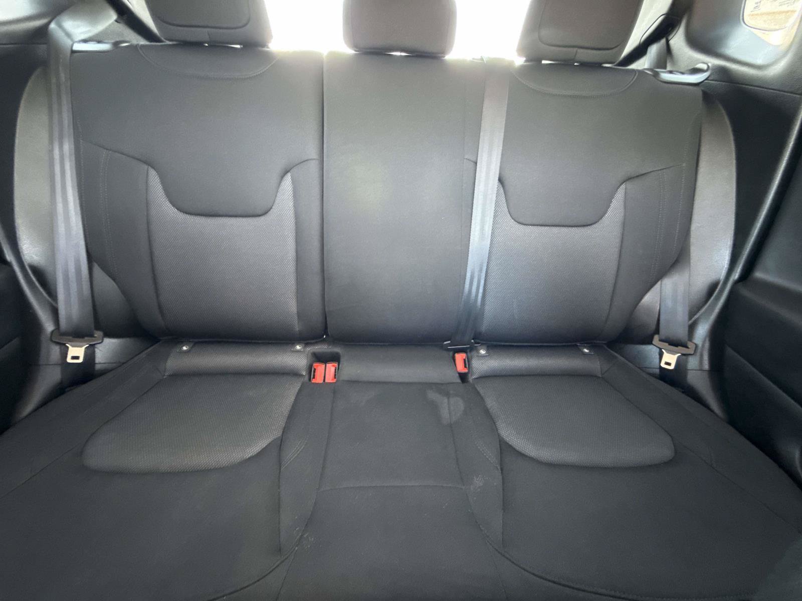 Certified 2023 Jeep Renegade Latitude AWD/4WD image 18