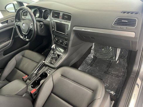 Used 2017 Volkswagen Golf SE AWD/4WD image 16