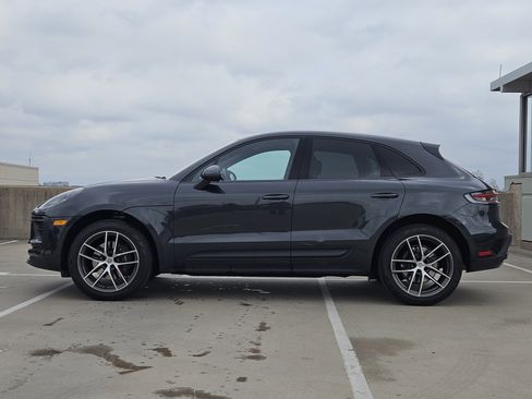 Certified 2025 Porsche Macan image 2