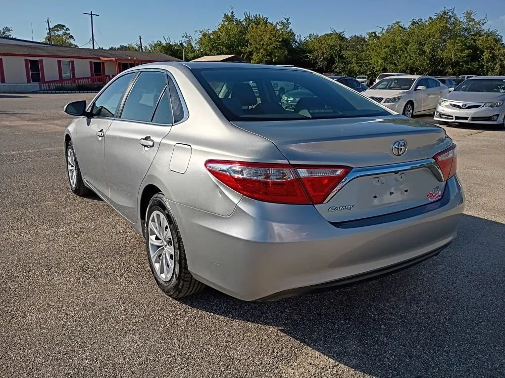 Used 2015 Toyota Camry LE FWD image 3