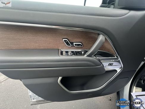 Used 2025 Land Rover Range Rover SE image 23