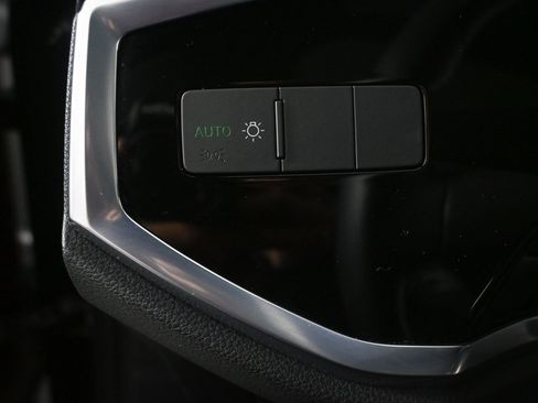 Used 2020 Audi Q3 2.0T Premium w/ Convenience Package image 9