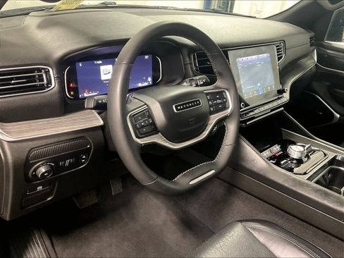 Used 2024 Jeep Wagoneer L Series III w/ Flexible Seating Group image 8