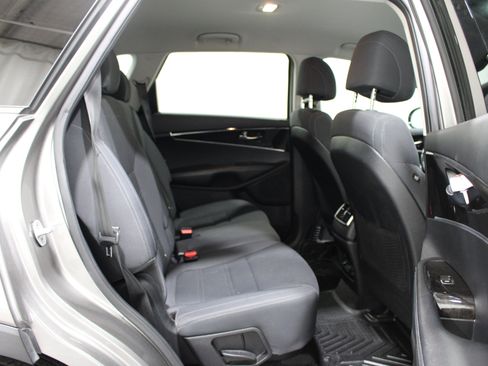 Used 2017 Kia Sorento AWD w/ LX Convenience Package image 23