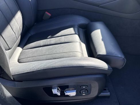 Used 2022 BMW X6 xDrive40i w/ M Sport Package image 12